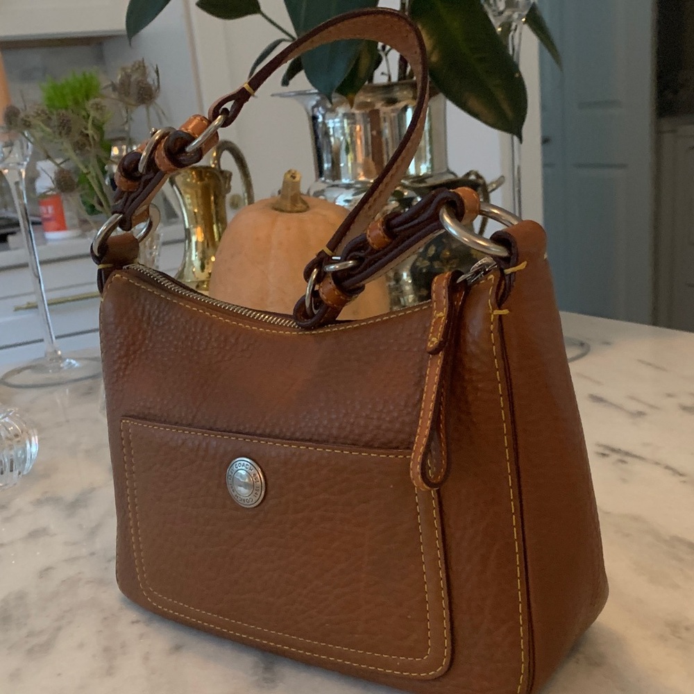 Coach Tan Leather Shoulder Bag. 10X7   9”height of strap .excellent condition - Picture 3 of 6